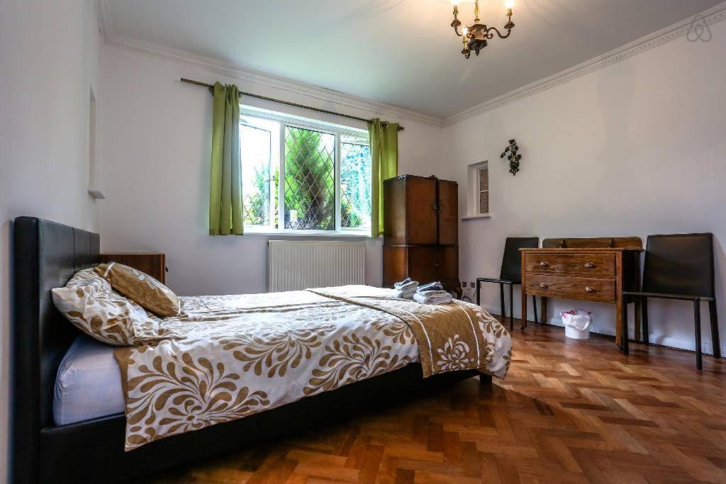 Oyo Guest House Ellipse Hotel Whetstone